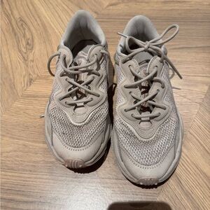 Neutral Light Taupe Mesh Sneakers adidas ozweego